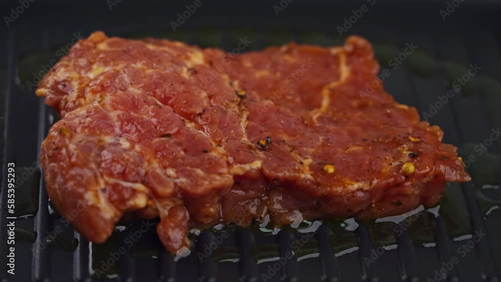 A delicious fried steak video A delicious fried steak video
