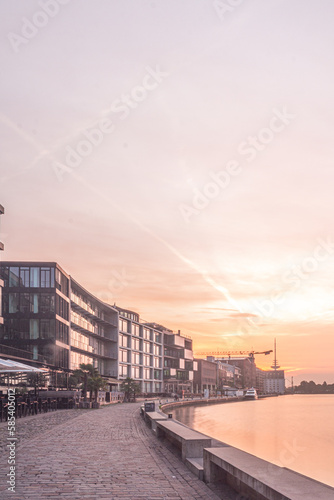 Sonnenaufgang am Hafen in Münster