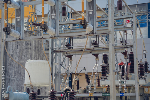 High voltage electric power plant current distribution substation