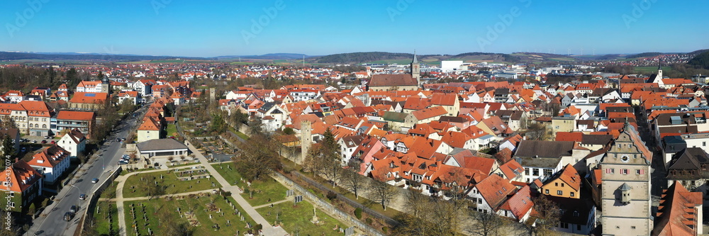 Luftbild der historischen Altstadt von Bad Neustadt an der Saale. Bad Neustadt an der Saale, Rhön-Grabfeld, Unterfranken, Bayern, Deutschland.