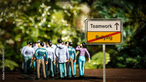 Street Sign to Teamwork versus Bullying © Thomas Reimer