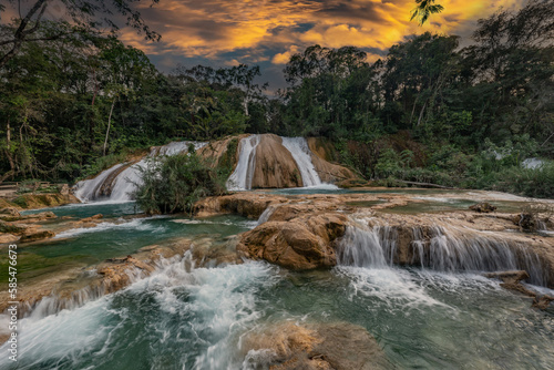 Tableau sur toile The Agua Azul waterfalls, a series of cascades of varying heights and widths, get their name from the colour of the water, which has a bright blue hue when accumulated,Mexico