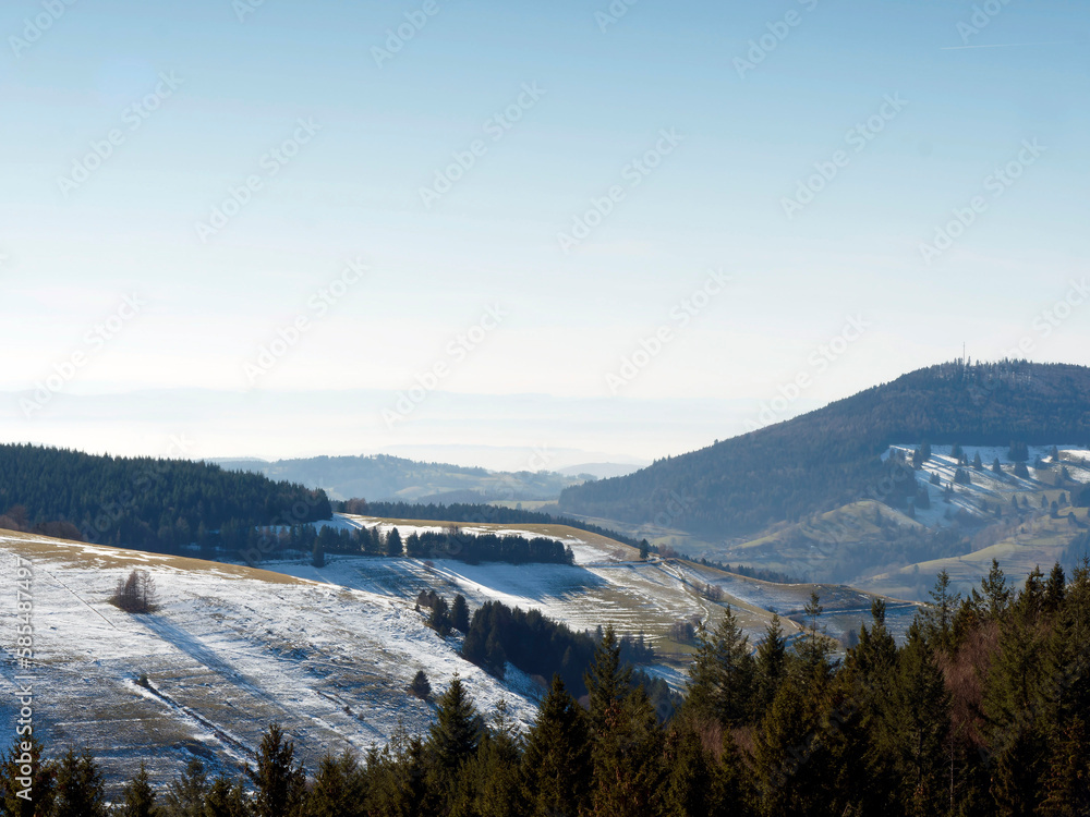 Schwarzwald. Fröhnd im Wiesental. Wunderschöne Naturlandschaften mit Blick auf Zell bergland und Schweizer Jura am Horizont

