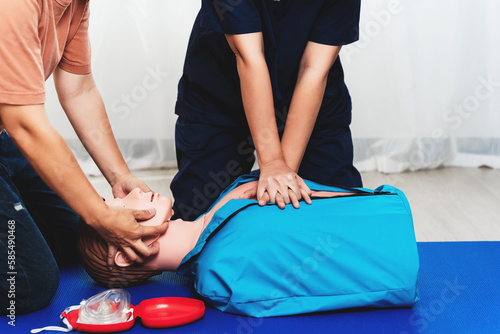 Foto CPR Training ,Emergency and first aid class on cpr doll, Cardiopulmonary resuscitation, One part of the process resuscitation on unconscious person