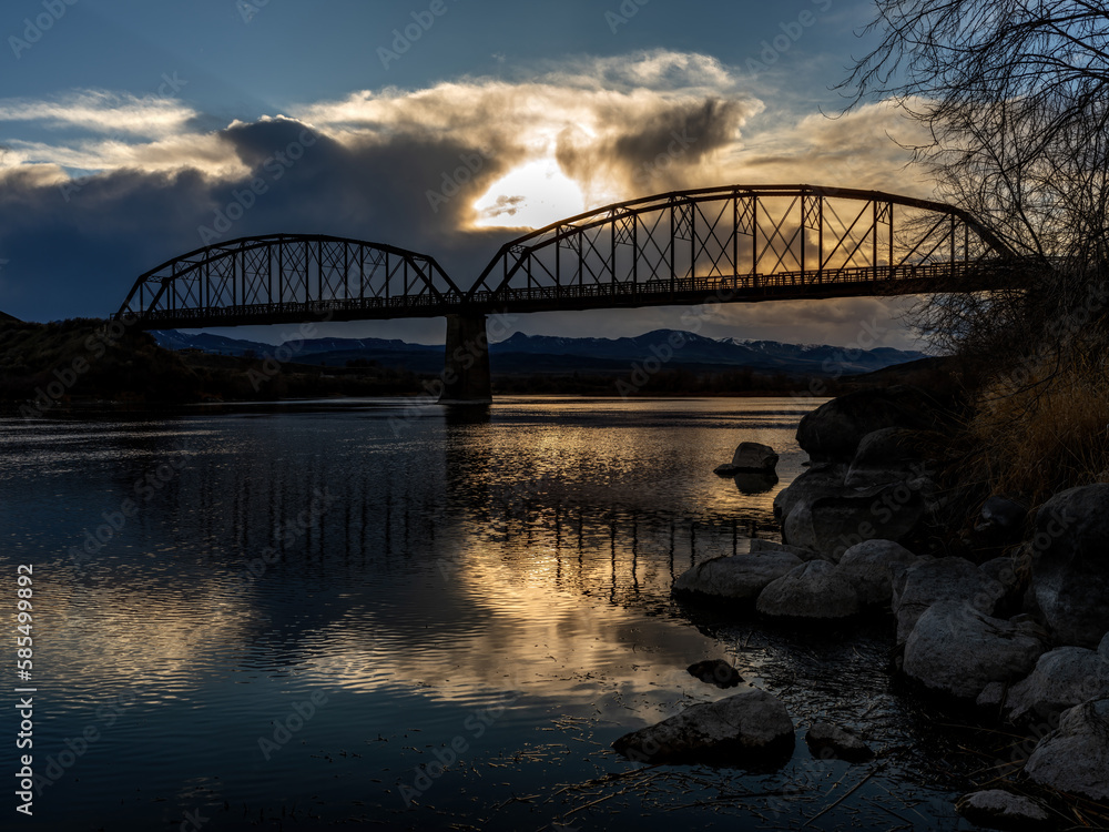 Naklejka premium Remote metal structure bridge on a wild Idaho river