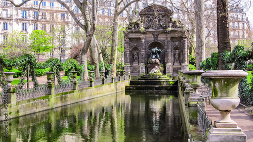 Obraz na plátně Medici Fountain in the Luxembourg Gardens in Paris