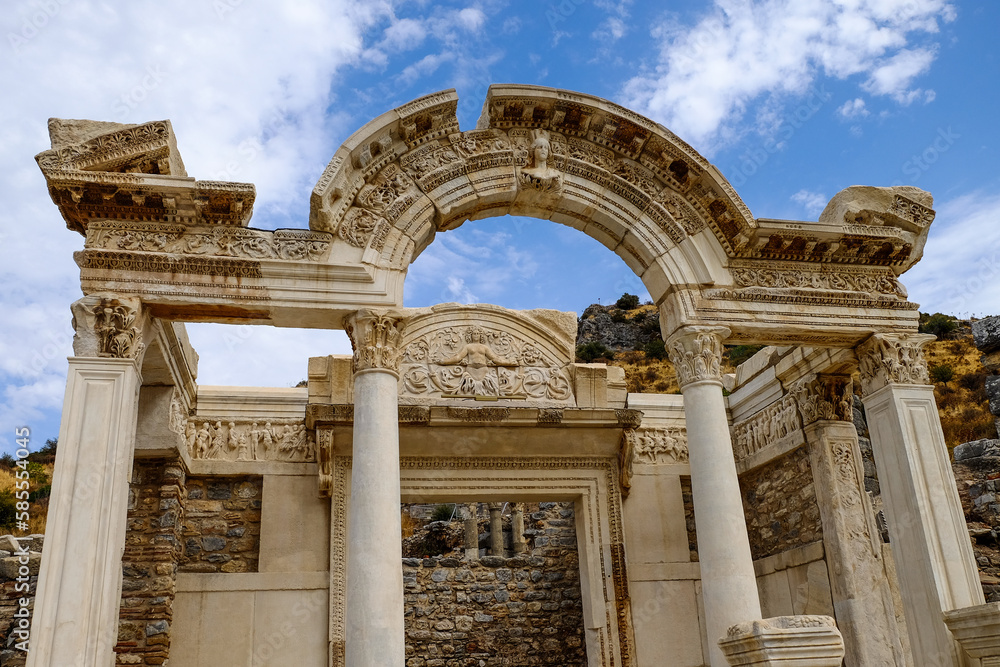 Fototapeta premium Ancient statue in the city of Ephesus, Turkey