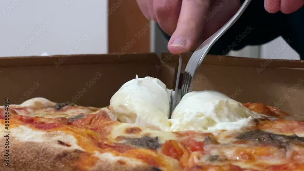 Cut burrata mozzarella cheese on pizza with fork and knife Stock ビデオ