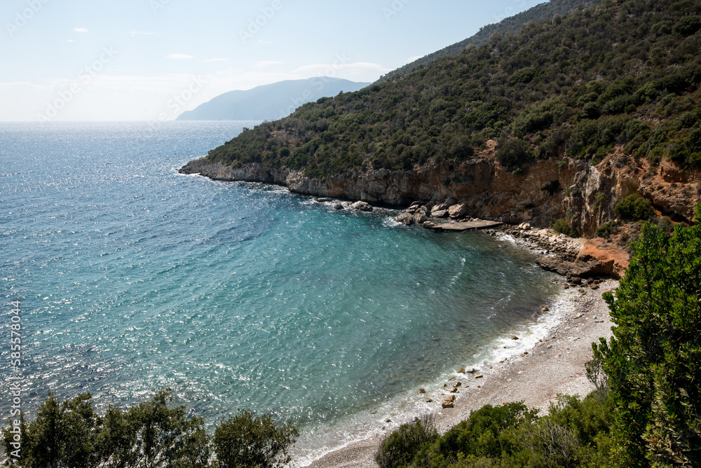 Mittelmeer Küstenlinie und Besiedlung auf Insel Alonnisos Griechenland