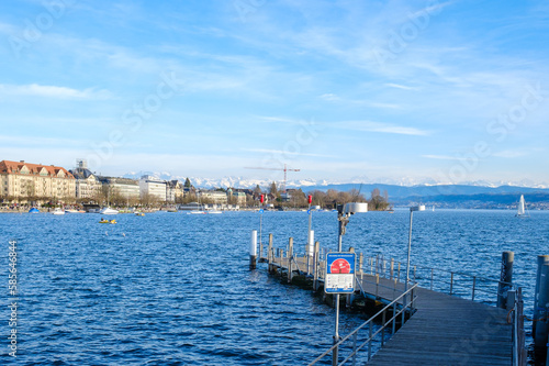 zürich bellevue shot from bürkliplatz