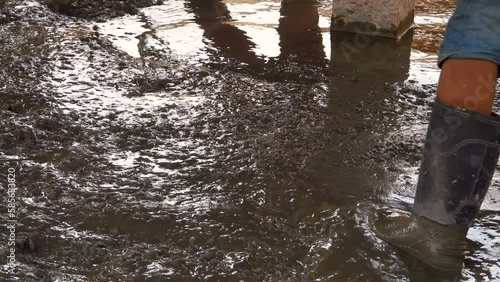 Wallpaper Mural Close up of the work of pouring the floor with precast concrete, Using the force of workers to adjust the floor to be completed. Torontodigital.ca
