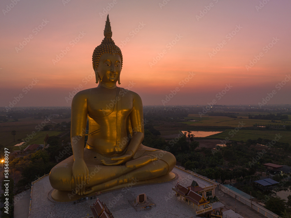 Obraz premium aerial view beautiful sky in twilight at the Biggest Buddha in the world at wat Maung Angtong Thailand. scenery sky in twilight background.the one famous landmarks in Thailand.