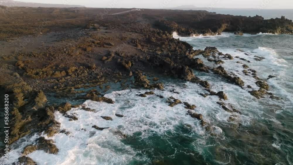 Acantilados de los Hervideros y montaña roja, en Lanzarote desde punto de vista aéreo en 4k60
Acantilados de los Hervideros y montaña roja, en Lanzarote desde punto de vista aéreo en 4k60