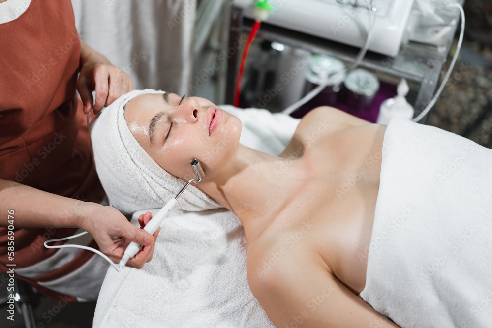 Beautiful caucasian woman having cosmetic face in spa salon Beautiful caucasian woman having cosmetic face in spa salon