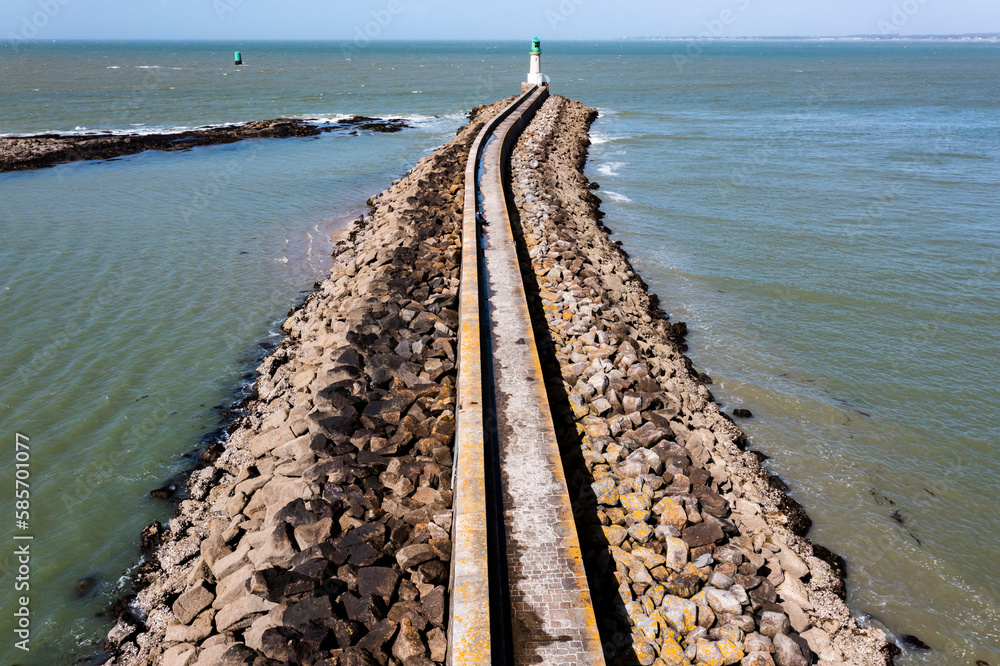 Obraz premium .Seascape, Le croisic lighthouse in France.