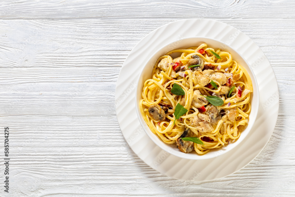 linguine Alfredo with Chicken, Mushroom in bowl linguine Alfredo with Chicken, Mushroom in bowl