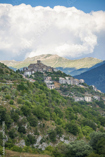 Village perché en Italie photo