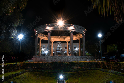 Parque de Quetzaltenango, Guatemala. night long exposure photo