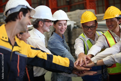 Obraz na płótnie engineering team working on site w salonie