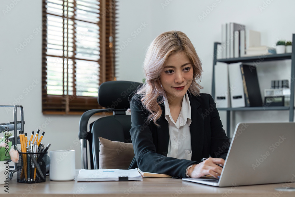Business woman working with laptop at her desk Business woman working with laptop at her desk