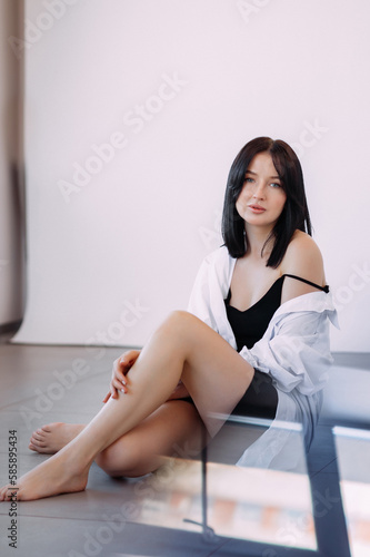A large portrait of a brunette in a spacious empty room 4528.