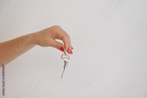 mão segurando chave da casa nova 