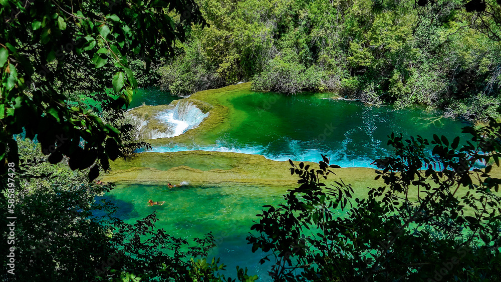 Obraz premium Wasserfall an der Krka in Kroatien / Blaue Lagune / waterfall