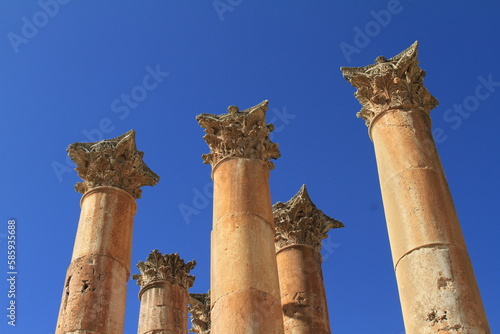 Säulen in der römischen Ausgrabungsstätte Jerasch (Jordanien)