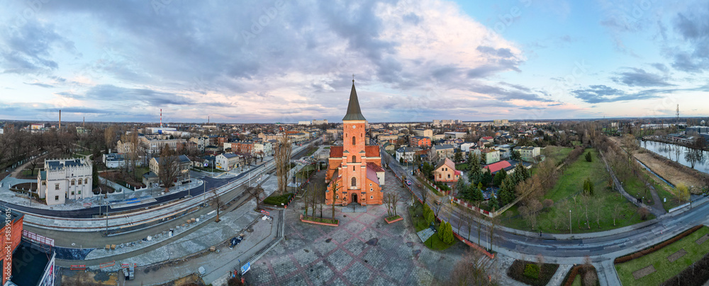 Fototapeta premium Kościół św. Mateusza Apostoła i Ewangelisty i św. Wawrzyńca Męczennika - Pabianice