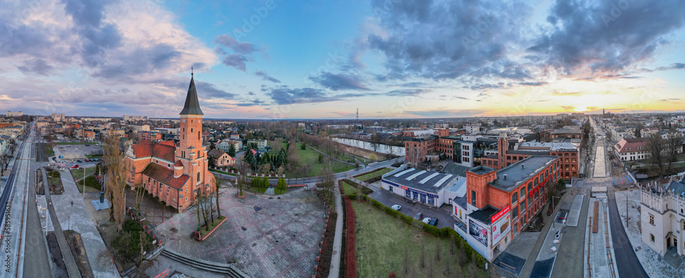 Fototapeta premium Kościół św. Mateusza Apostoła i Ewangelisty i św. Wawrzyńca Męczennika - Pabianice