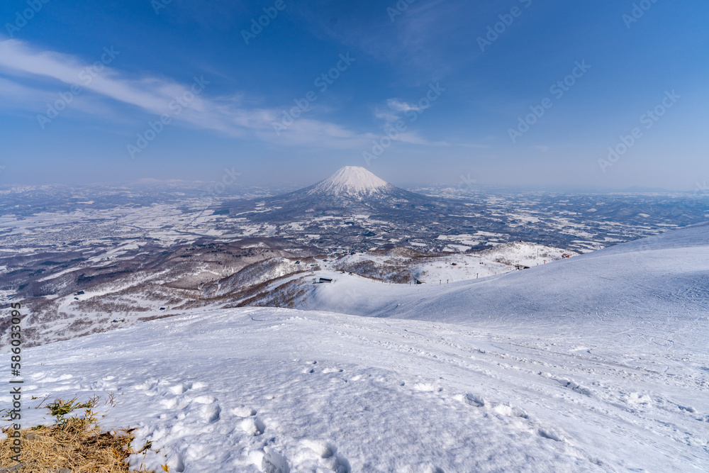Fototapeta premium 北海道 ニセコ ニセコアンヌプリ 山頂 登山 羊蹄山 スキー スノーボード バックカントリー