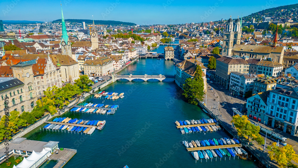 Φωτογραφία Aerial view of riverside of Swiss river Limmat in Zuerich