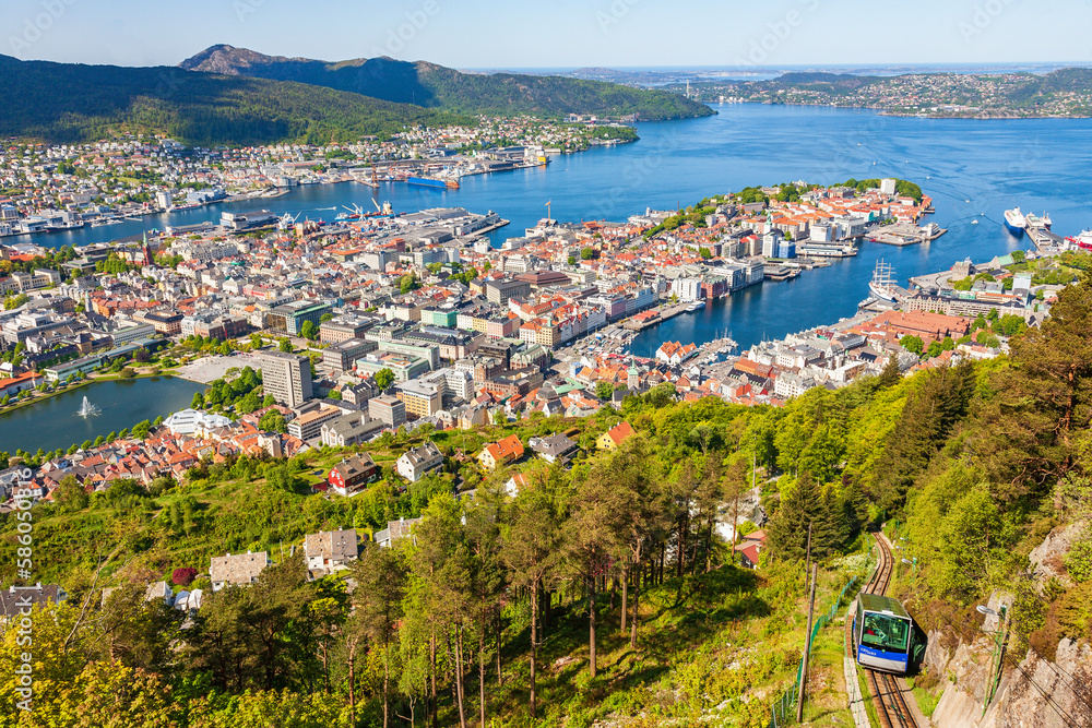 Φωτογραφία View at Bergen city and the Norwegian fjord landscape