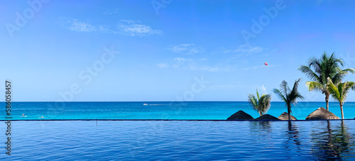 Fototapeta Naklejka Na Ścianę i Meble -  Beach tourist resort swimming pool in caribbean sea