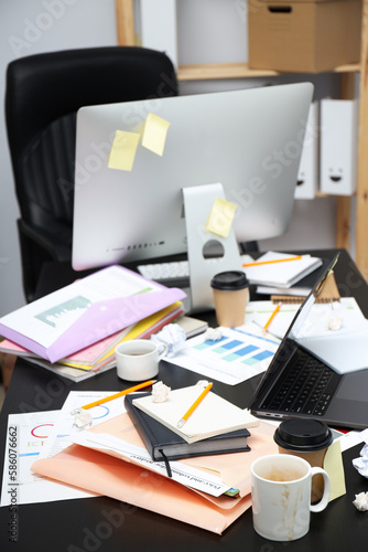 Tapety artystyczne Messy office workplace, workplace and workspace concept