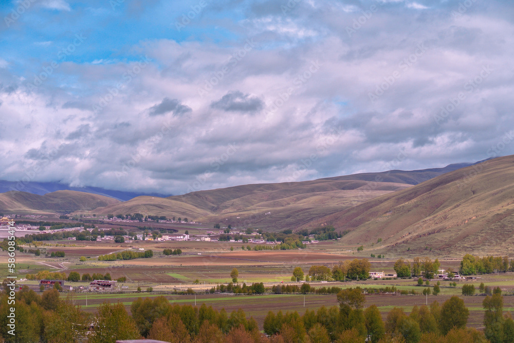 Overlooking the rolling mountains and clouds Overlooking the rolling mountains and clouds