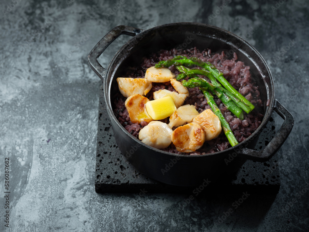 Scallops, butter, stone pot rice with asparagus Scallops, butter, stone pot rice with asparagus