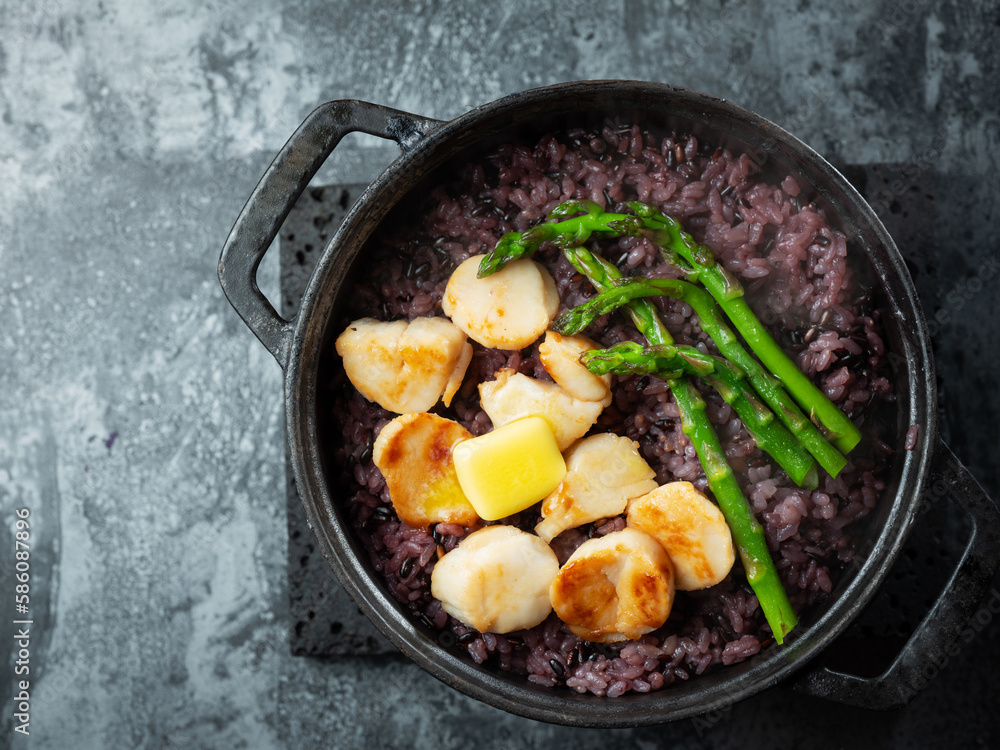 Scallops, butter, stone pot rice with asparagus Scallops, butter, stone pot rice with asparagus