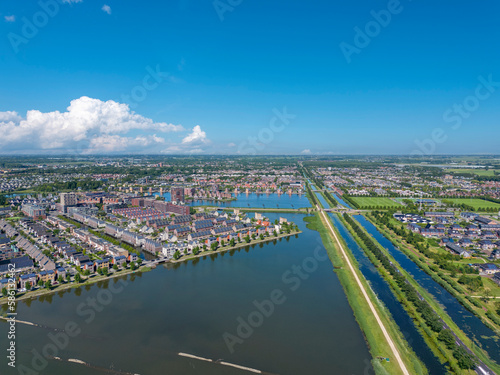 Luftaufnahme mit dem Stadtteil Stad van de Zon in Heerhugowaard. Provinz Nordholland in den Niederlanden