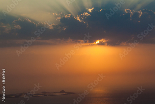 Fototapeta Naklejka Na Ścianę i Meble -  Stunning sunset clouds above the ocean
