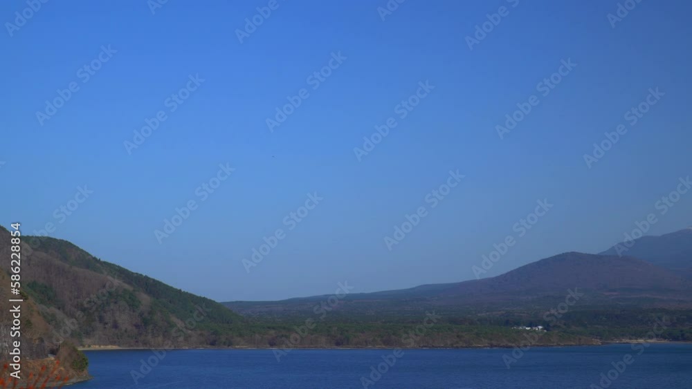 本栖湖から眺めた富士山【山梨県】 本栖湖から眺めた富士山【山梨県】
