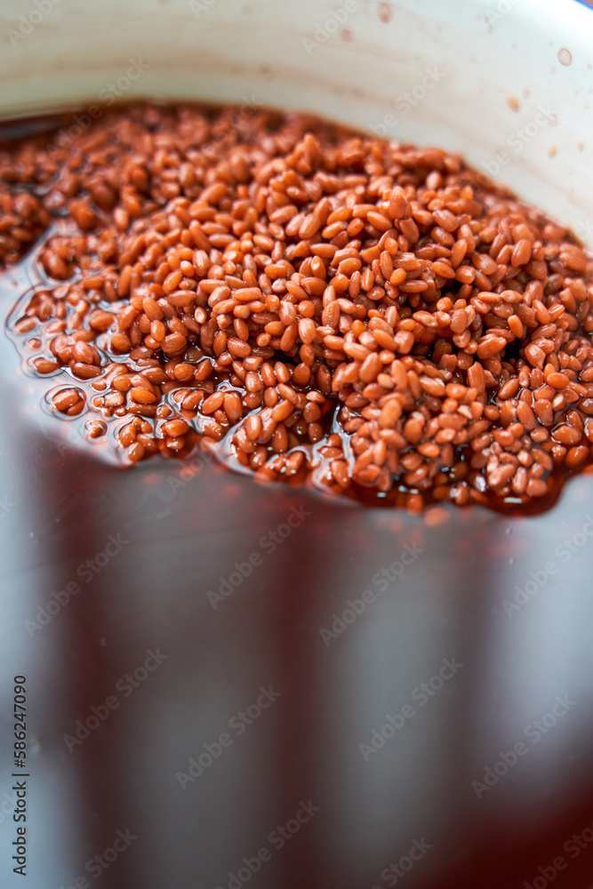 The process of making five-color glutinous rice, a traditional food for the Chinese Ching Ming Festival The process of making five-color glutinous rice, a traditional food for the Chinese Ching Ming Festival