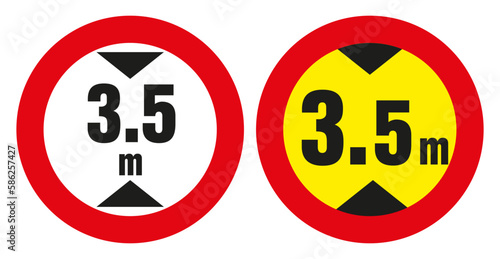 The movement of vehicles whose height exceeds that indicated on the sign is prohibited.