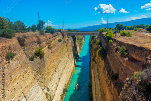 Tableau sur toile Boats cruising the Corinth channel in Greece