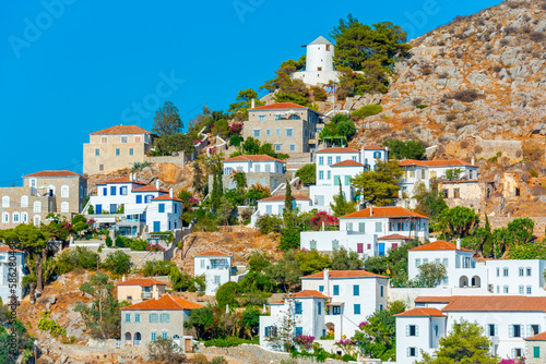 Fototapeta Naklejka Na Ścianę i Meble -  Residential houses on slope of Hydra island in Greece