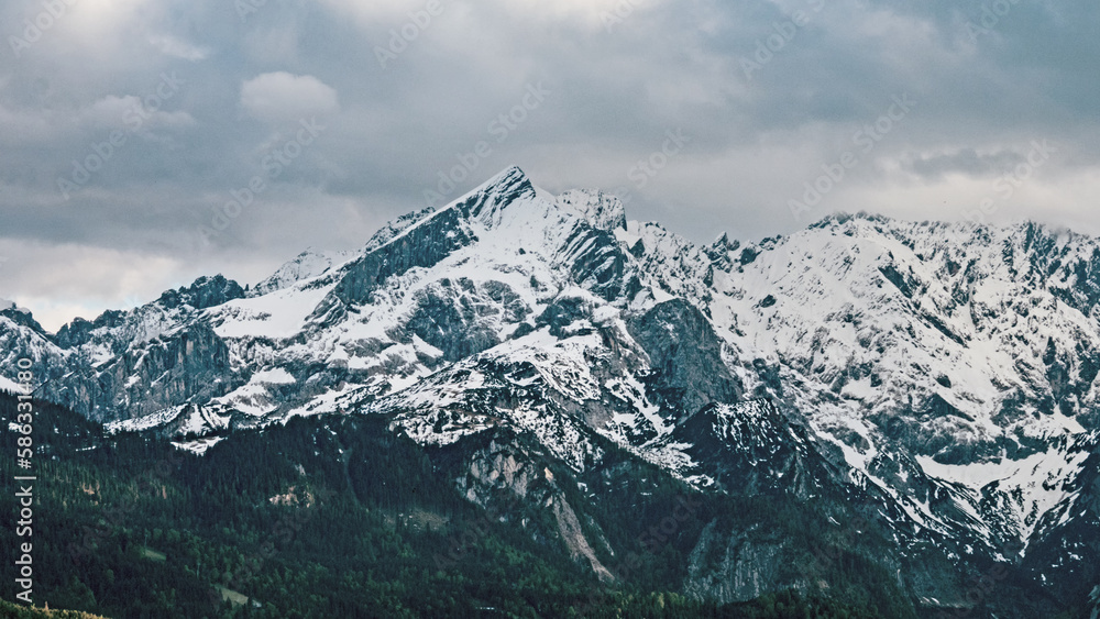 Blick auf das Wettersteingebirge in den Bayerischen Alpen, Deutschland
