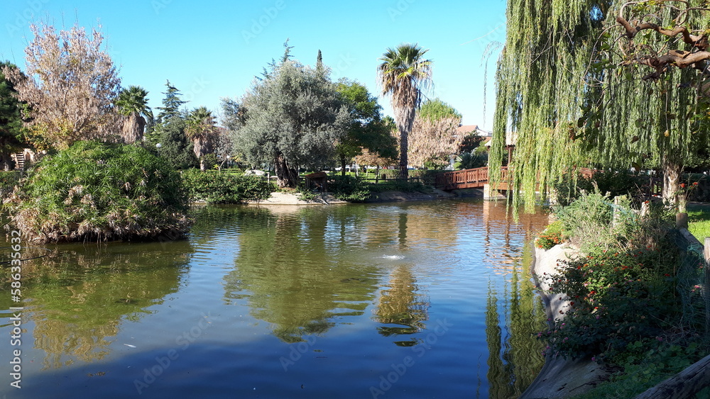 Parco naturale con lago