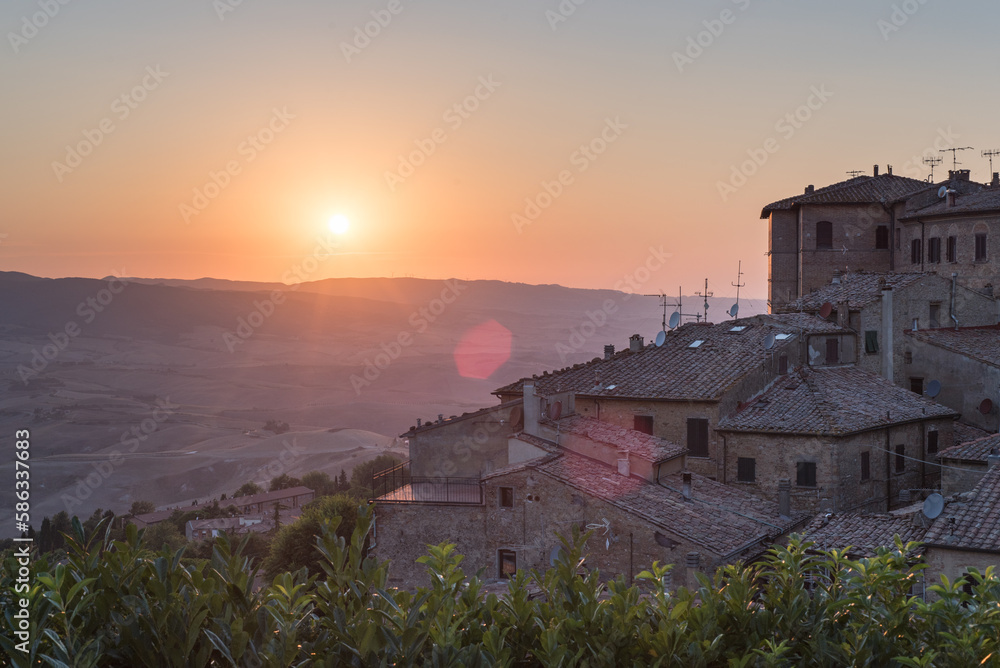 Volterra im Sonnenuntergang klassische Toscan Altstadt Italien