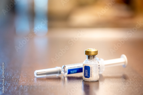 Vial and syringe with glucagon as emergency kit for diabetics