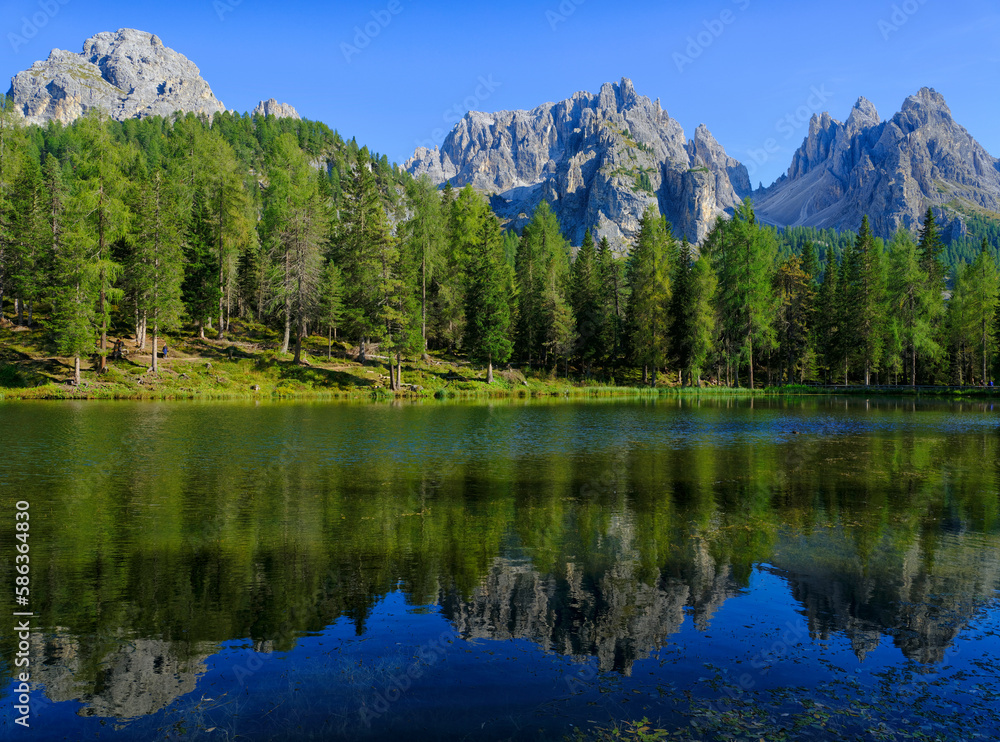 Lake Antorno and Drei Zinnen or Tre Cime di Lavaredo and mountain range of Cadini di Misurina, Italian Alps, Sesto Dolomites, Auronzo di Cadore, Belluno province, Veneto, Italy, Europe.